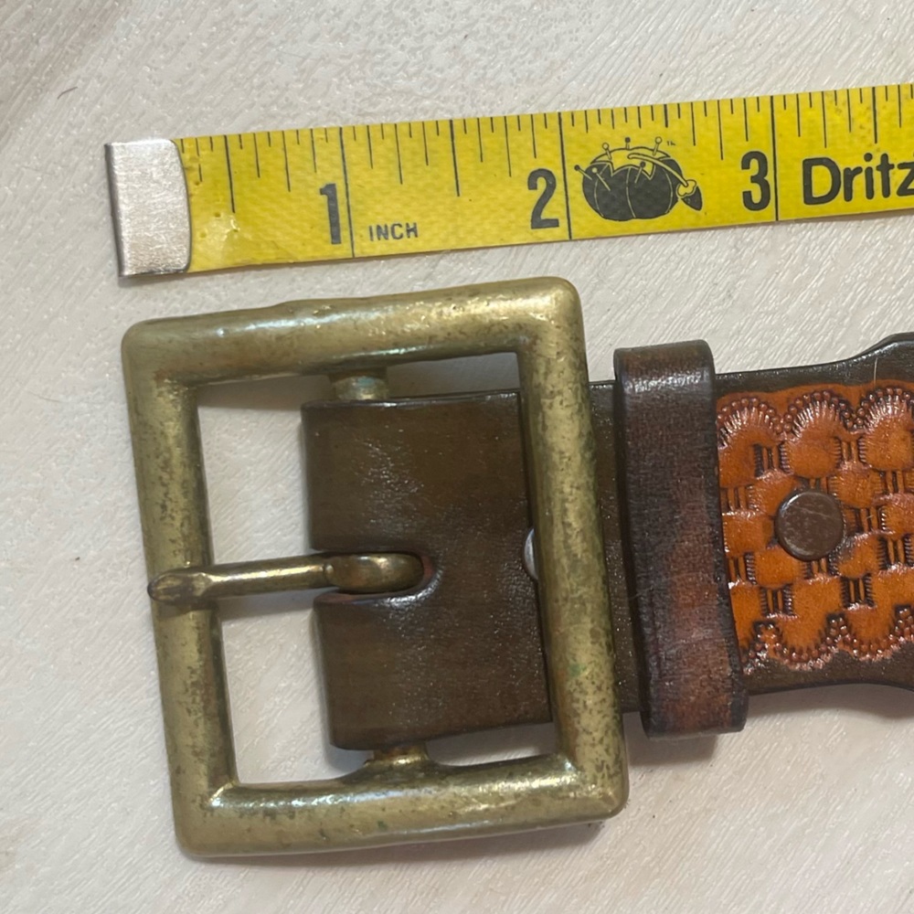 Wide vintage cowhide embossed western belt with brass buckle rugged cowboy - Picture 10 of 12